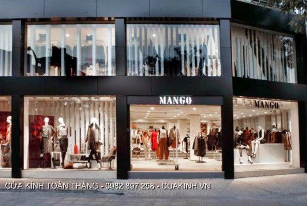 Cửa kính shop thời trang