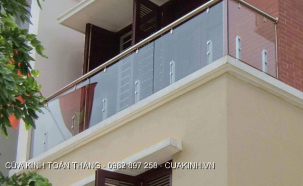 lan can kính cường lực