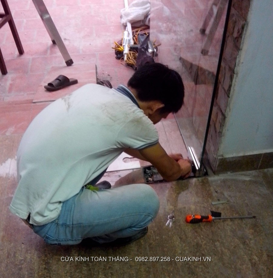 sửa cửa kính thuỷ lực uy tín