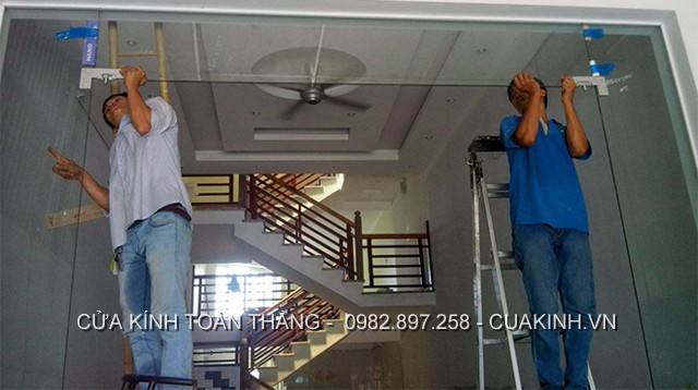 sửa cửa kính thuỷ lực Toàn Thắng